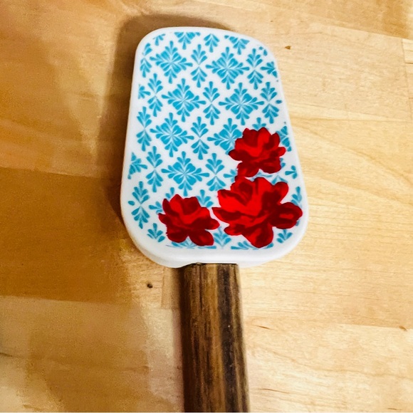 The Pioneer Woman Kitchen Bundle: Spatula, Spoon Rest, & 3 Small Condiment Bowls - Picture 4 of 12